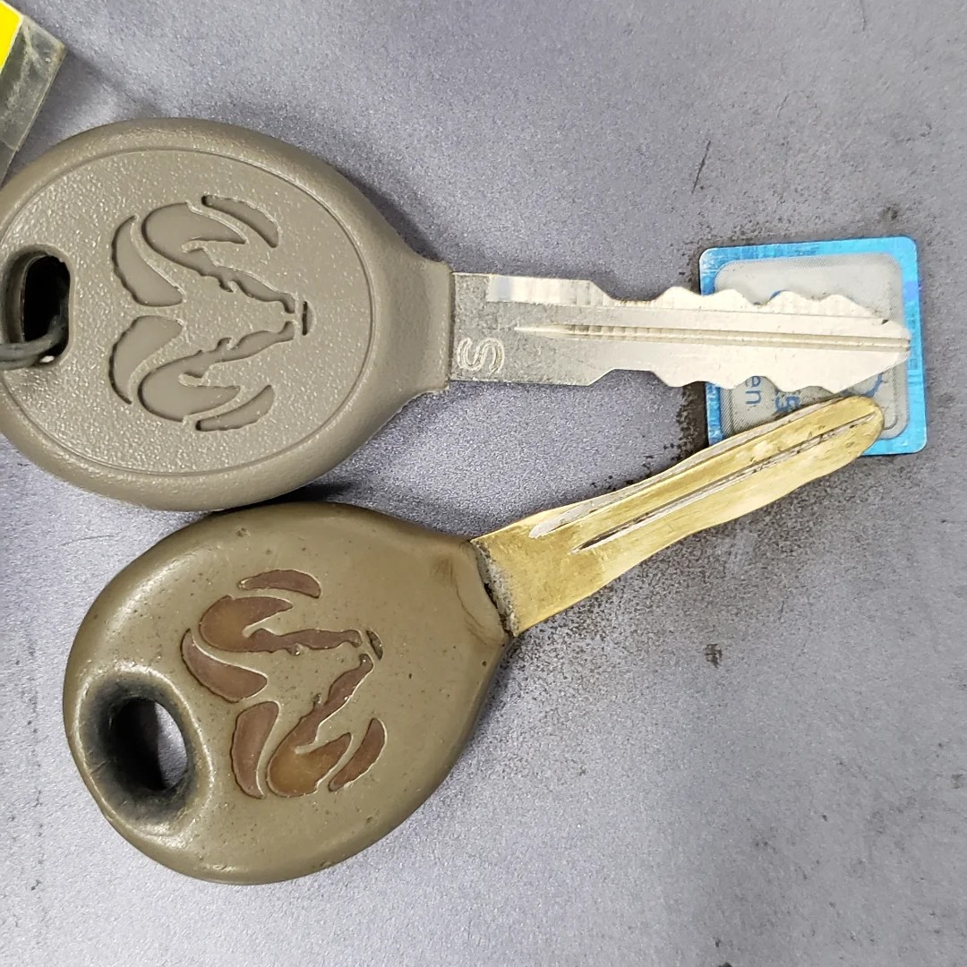 A worn-down Dodge key beside a freshly cut replacement from Turbo Keysmith